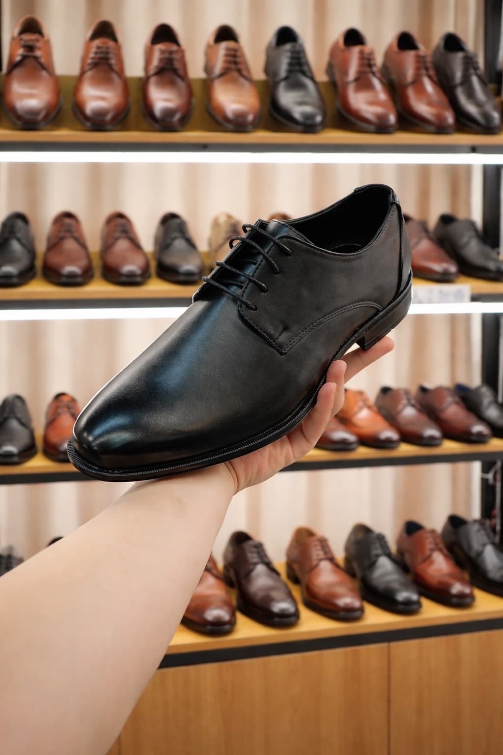 How to Choose Grad Din Shoes: 5 Mistakes and an Oxford vs Derby Guide
